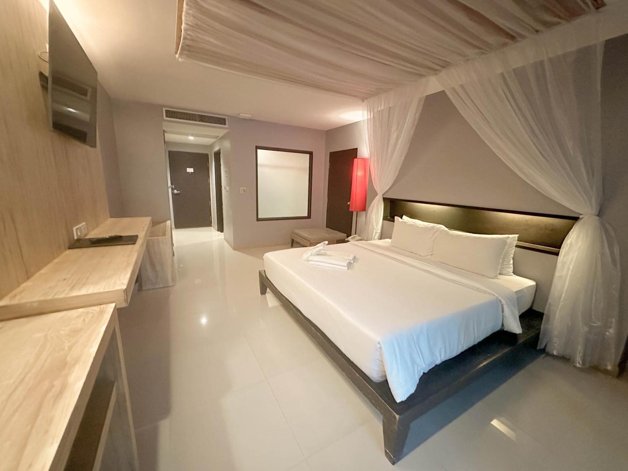 Phuvaree Resort Patong Екстериор снимка